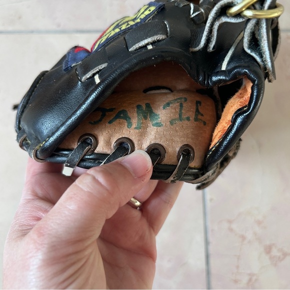 Mizuno Max Flex MZ107 Youth Black Baseball Glove Full Grain Leather “Left Hand” - Picture 3 of 9